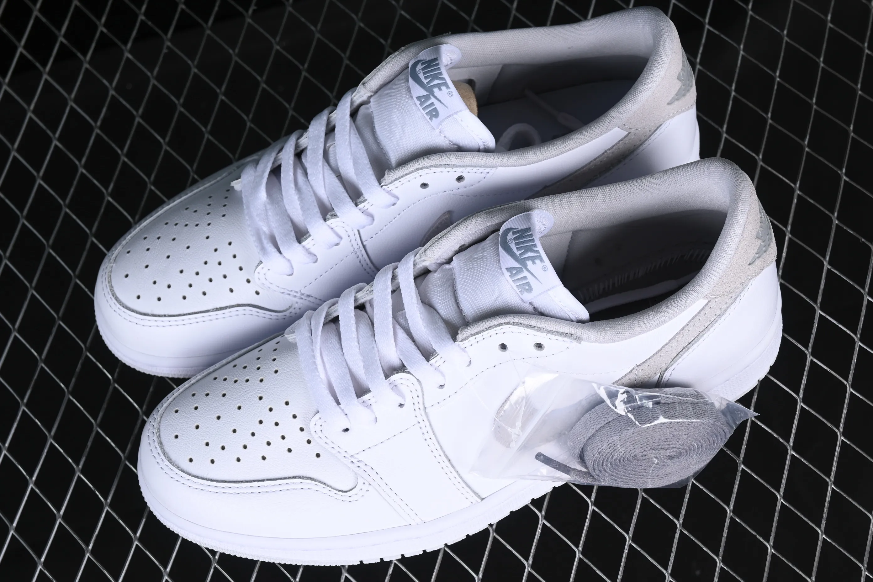 All categories Air Jordan Jordan series basketball shoes Air Jordan 1 Low LJR version Air Jordan 1 Low OG "Shattered Backboard" AJ1 Joe 1 customized version white buckle low-top basketball shoes CZ0790-100